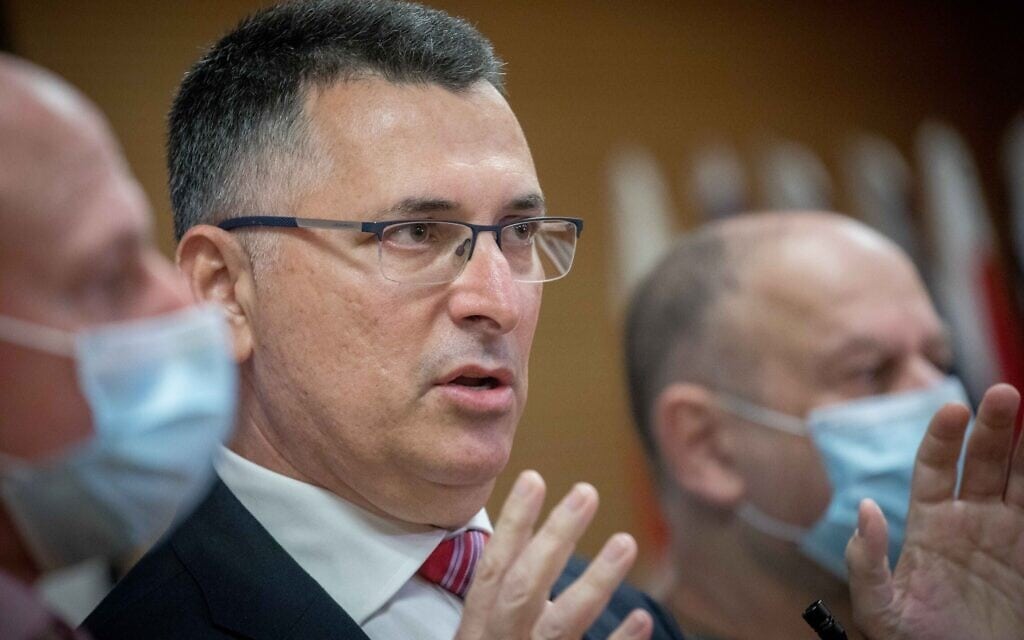 גדעון סער בעת ביקור בהדסה עין כרם בירושלים, 16 בדצמבר 2020 (צילום: יונתן זינדל/פלאש90) גדעון סער בעת ביקור בהדסה עין כרם בירושלים, 16 בדצמבר 2020 (צילום: יונתן זינדל/פלאש90)