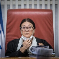 נשיאת בית המשפט העליון אסתר חיות בדיון בעתירות נגד חוק הלאום, 22 בדצמבר 2020 (צילום: יונתן זינדל/פלאש90)