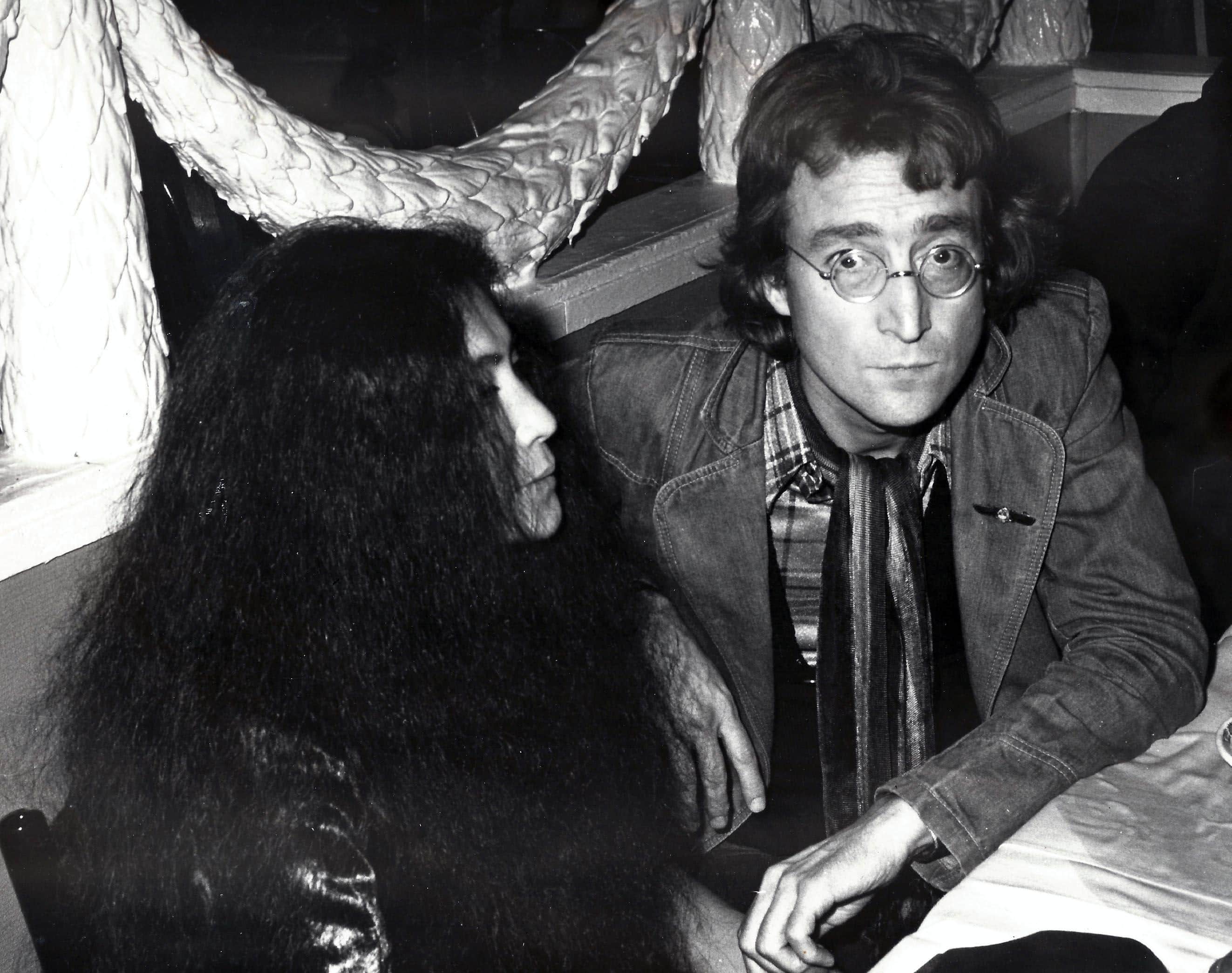 ג&#039;ון לנון ויוקו אונו בניו יורק, 1980 (צילום: John Barrett/PHOTOlink/Alamy)
