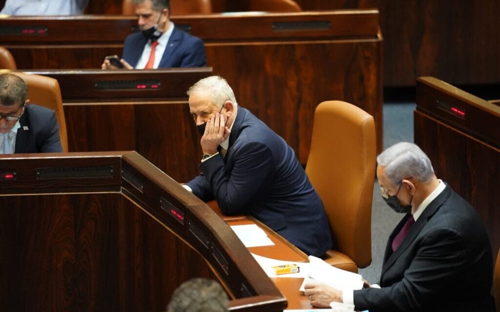 בנימין נתניהו ובני גנץ במליאת הכנסת בעת ההצבעה על פיזור הכנסת, 2 בדצמבר 2020 (צילום: דני שם טוב/דוברות הכנסת) בנימין נתניהו ובני גנץ במליאת הכנסת בעת ההצבעה על פיזור הכנסת, 2 בדצמבר 2020 (צילום: דני שם טוב/דוברות הכנסת)
