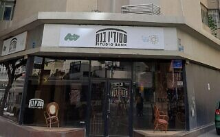 סטודיו בנק (צילום: עומר שרביט) סטודיו בנק (צילום: עומר שרביט)
