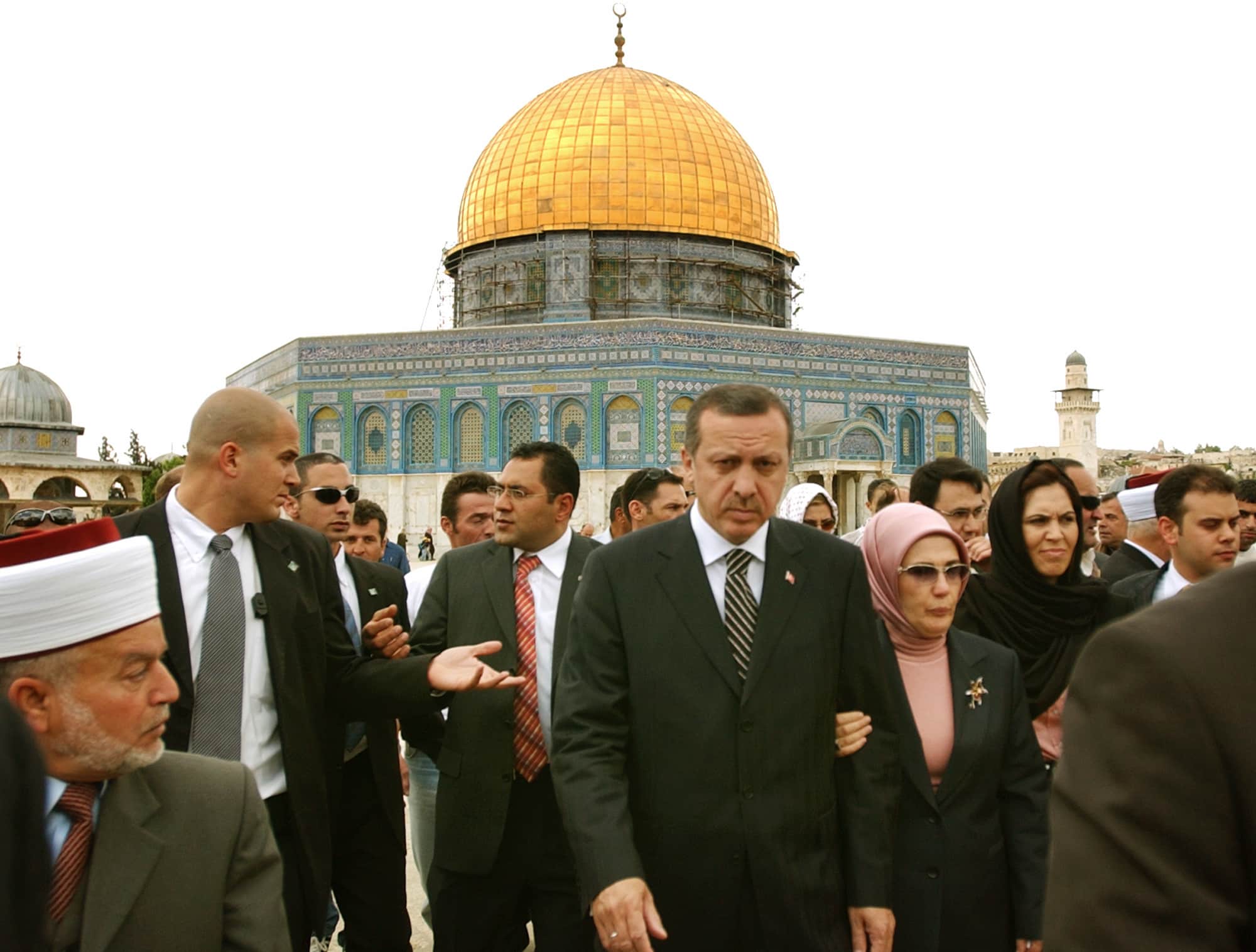 רג&#039;פ טאיפ ארדואן, בעת כהונתו כראש ממשלת טורקיה, במסגד אל אקצא, בעיר העתיקה בירושלים, 2 במאי 2005 (צילום: Muhammed Muheisen, AP)