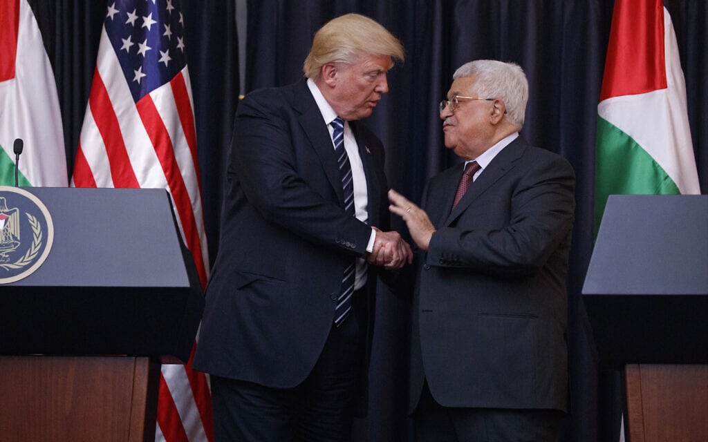 נשיא ארצות הברית דונלד טראמפ ונשיא הרשות הפלסטינית מחמוד עבאס בבית לחם, 23 במאי 2017 (צילום: Evan Vucci, AP)