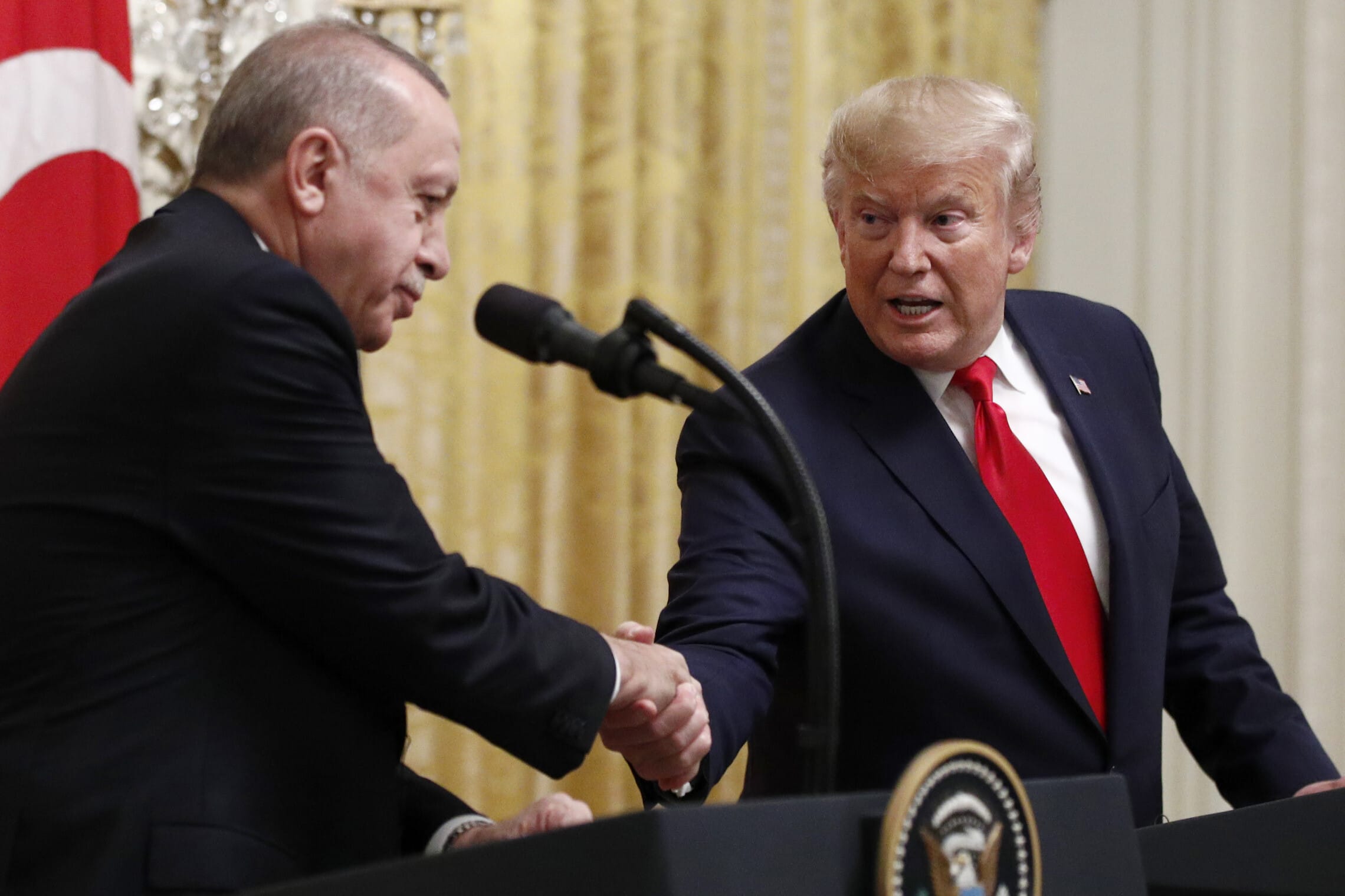 נשיא ארצות הברית דונלד טראמפ יחד עם נשיא טורקיה רג&#039;פ טאיפ ארדואן בבית הלבן, 13 בנובמבר 2019 (צילום: Patrick Semansky, AP)