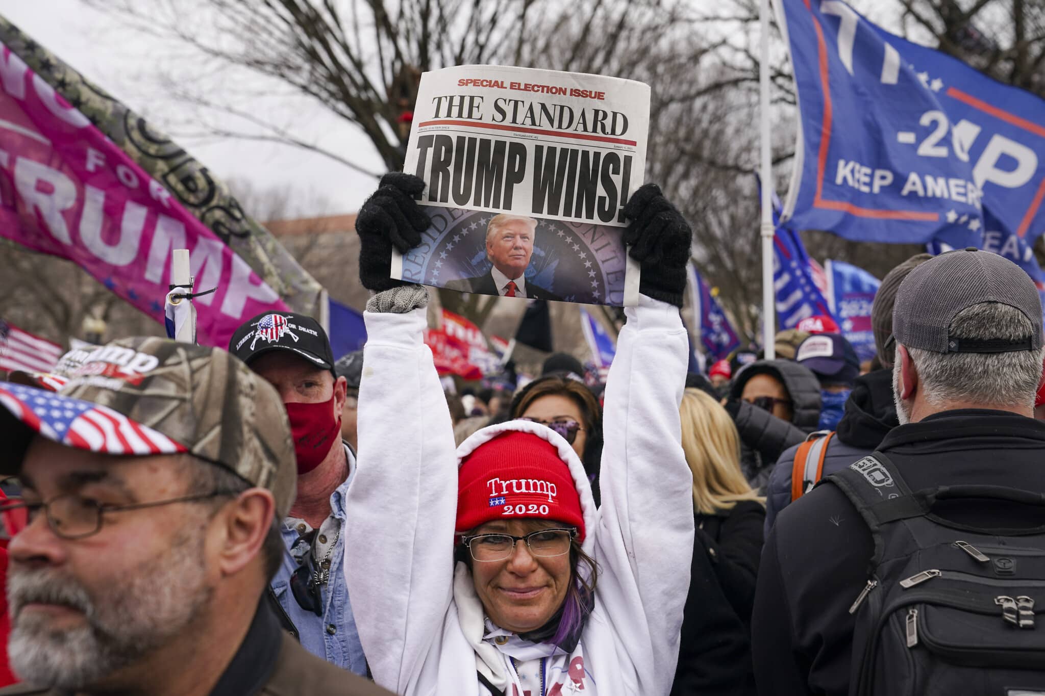 תומכי טראמפ בעצרת בוושינגטון ב-6 בינואר 2021 (צילום: AP Photo/John Minchillo)