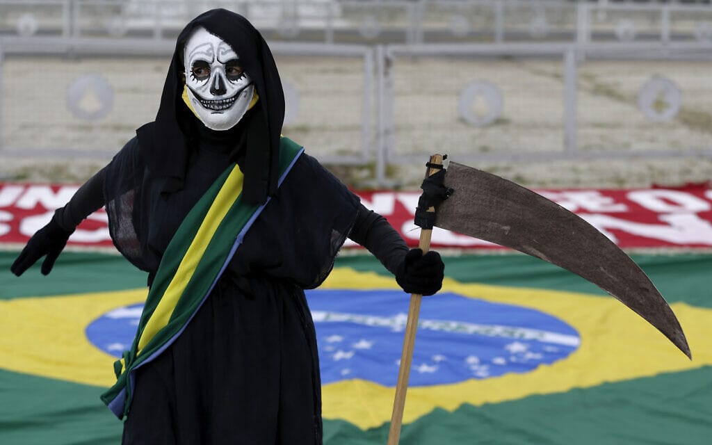 הפגנה בברזיל נגד הממשלה על הטיפול הכושל בנגיף הקורונה, 17 בינואר 2021 (צילום: AP Photo/Eraldo Peres)
