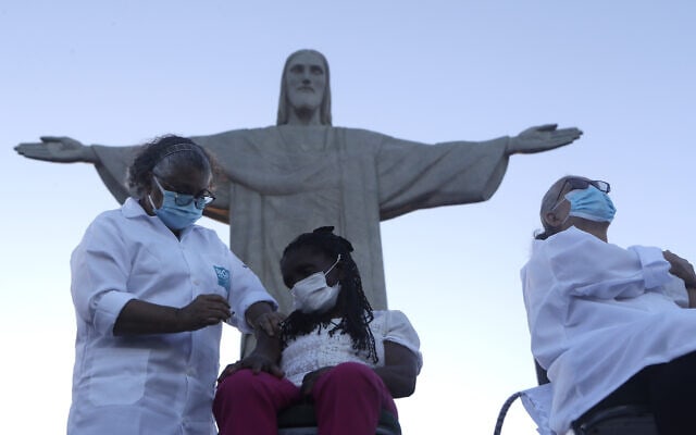 התחלת מבצע החיסונים בברזיל, 18 בינואר 2021 (צילום: AP Photo/Bruna Prado)