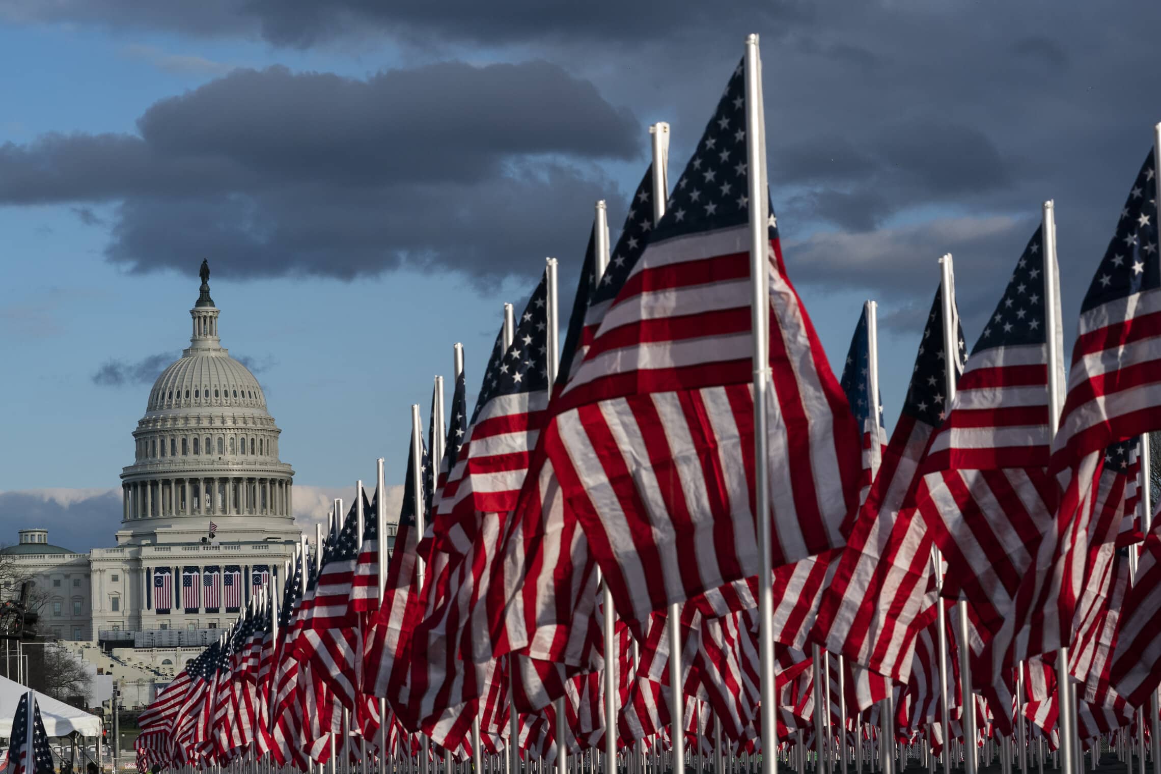 דגלים פרושים בוושינגטון הבירה לקראת טקס ההשבעה של ג&#039;ו ביידן. 18 בינואר 2021 (צילום: AP Photo/Alex Brandon)
