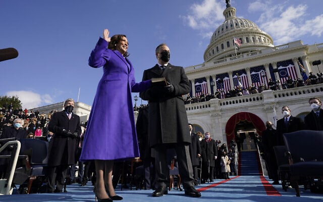 קמלה האריס מושבעת לסגנית נשיא ארה&quot;ב, 20 בינואר 2021 (צילום: AP Photo/Andrew Harnik)