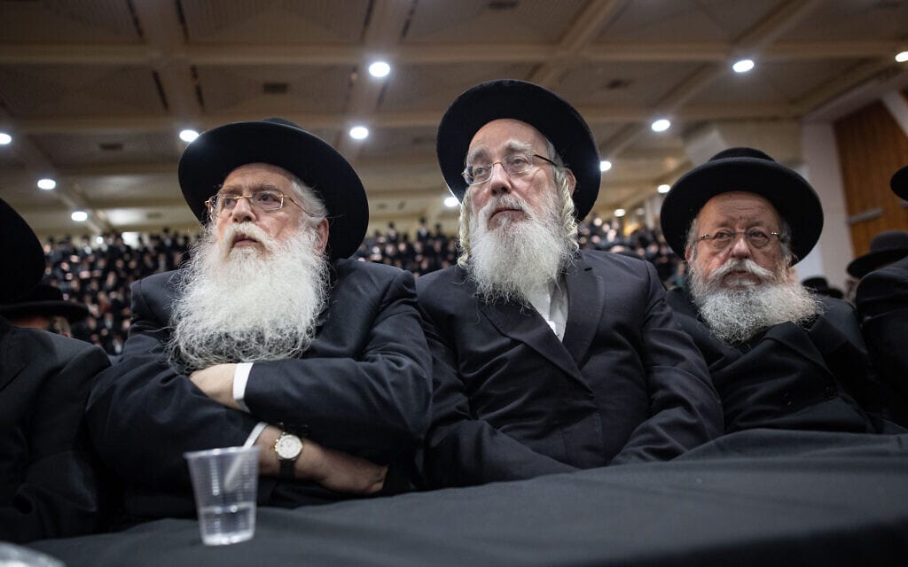 מאיר פרוש (משמאל) וישראל אייכלר (במרכז) בכנס של אגודת ישראל בנתניה, 30 בינואר 2019 (צילום: Aharon Krohn/Flash90)