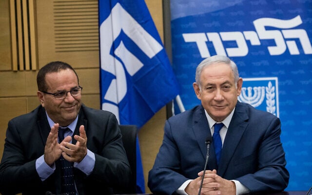 בנימין נתניהו ואיוב קרא בישיבת סיעת הליכוד, יוני 2018 (צילום: יונתן זינדל/פלאש90) בנימין נתניהו ואיוב קרא בישיבת סיעת הליכוד, יוני 2018 (צילום: יונתן זינדל/פלאש90)