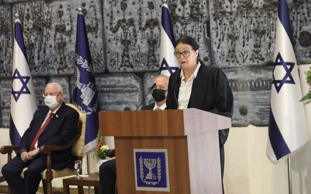 נשיאת בית המשפט העליון אסתר חיות נושאת דברים בטקס השבעת שופטים בבית הנשיא בירושלים, 26 בינואר 2021 (צילום: דוברות הרשות השופטת) נשיאת בית המשפט העליון אסתר חיות נושאת דברים בטקס השבעת שופטים בבית הנשיא בירושלים, 26 בינואר 2021 (צילום: דוברות הרשות השופטת)