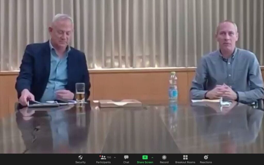 שיחת זום של שר הביטחון ויו"ר כחול לבן בני גנץ, ושר התרבות חילי טרופר, 29.1.2021 (צילום: צילום מסך משידור זום) שיחת זום של שר הביטחון ויו"ר כחול לבן בני גנץ, ושר התרבות חילי טרופר, 29.1.2021 (צילום: צילום מסך משידור זום)