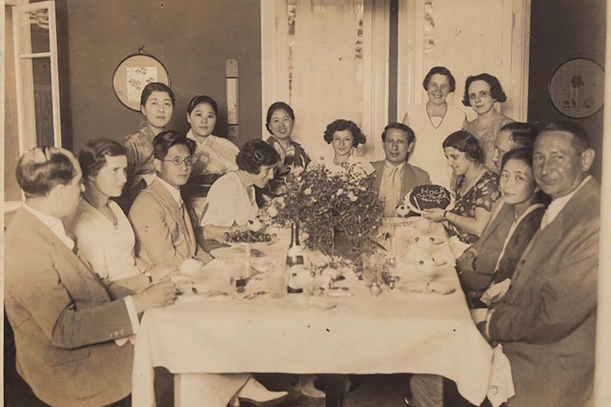 מסיבה במשפחת סירוטה ב-1933 (צילום: אלבום משפחת גורדון)