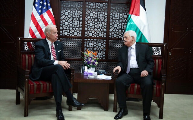 סגן נשיא ארצות הברית דאז ג&#039;ו ביידן נפגש עם יושב ראש הרשות הפלסטינית מחמוד עבאס, ברמאללה, 9 במרץ 2016 (צילום: פלאש90)