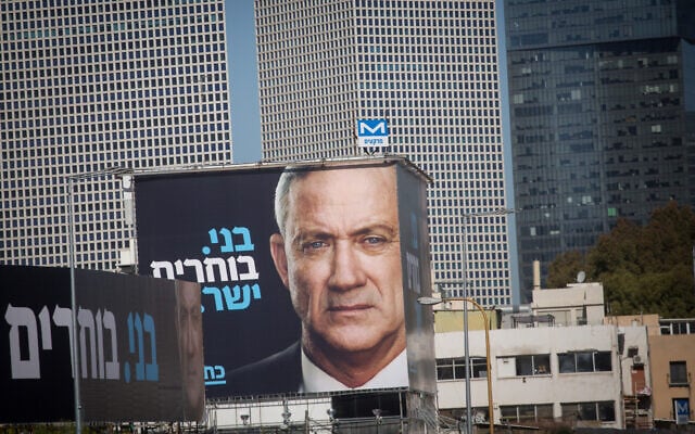 שלטי בחירות של כחול לבן בתל אביב, 1 בפברואר 2021 (צילום: מרים אלסטר, פלאש 90)