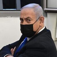 בנימין נתניהו בשופטי ההרכב בבית המשפט המחוזי בירושלים, 8 בפברואר 2021 (צילום: ראובן קסטרו/פול)