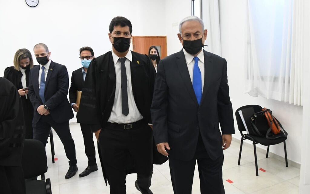 בנימין נתניהו ועו"ד עמית חדד בבית המשפט המחוזי בירושלים, 8 בפברואר 2021 (צילום: ראובן קסטרו/פול)