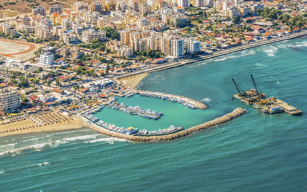 מבט על הנמל בלרנקה, קפריסין. אילוסטרציה (צילום: iStock)