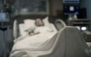 חולת סרטן. אילוסטרציה (צילום: iStock) חולת סרטן. אילוסטרציה (צילום: iStock)