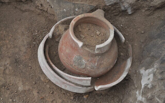כלי חרס שנמצא במה שהיא כנראה העיר המקראית צקלג (צילום: באדיבות משלחת החפירות של צקלג)