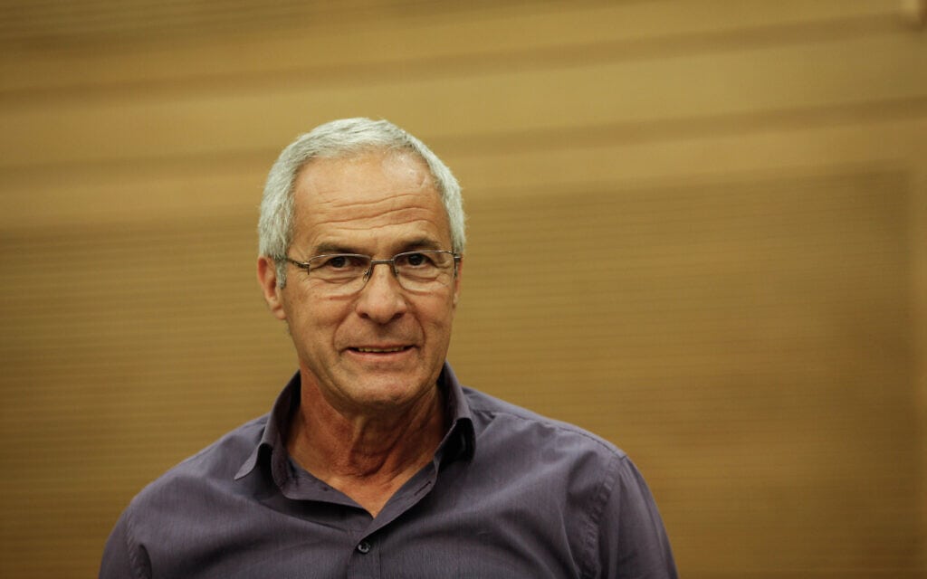 Amnon Straschnov seen at a education committee meeting in the Israeli parliament regarding violence in sports (צילום: אורי לנץ, פלאש 90) Amnon Straschnov seen at a education committee meeting in the Israeli parliament regarding violence in sports (צילום: אורי לנץ, פלאש 90)