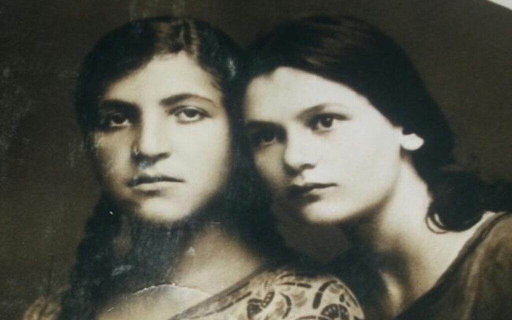 סבתא מתילדה (משמאל) עם זלדה