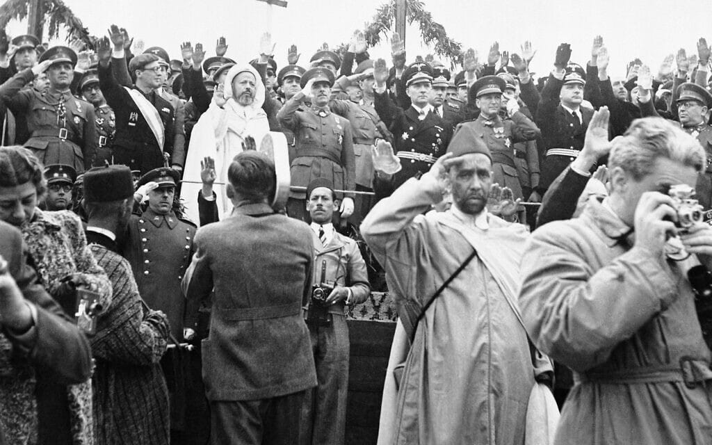 טקס העברת ארמון מל מרוקו לידי הגרמנים, 17 במרץ 1941 (צילום: AP Photo)