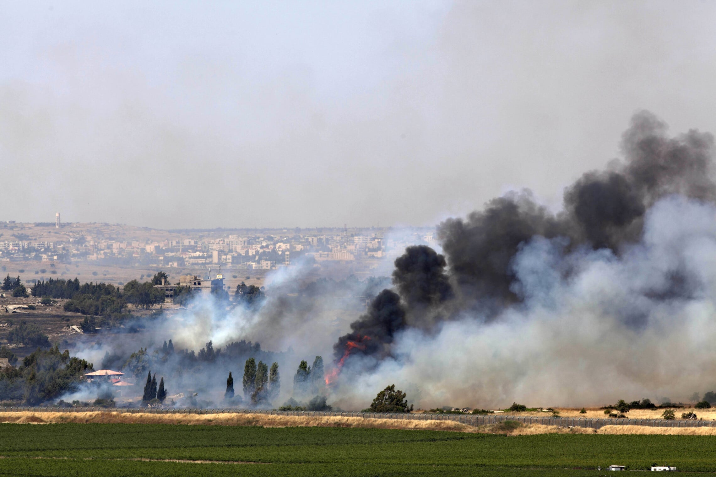 המראה ממעבר הגבול בין ישראל לסוריה בקוניטרה, 6 ביוני 2013 (צילום: AP Photo/Sebastian Scheiner)