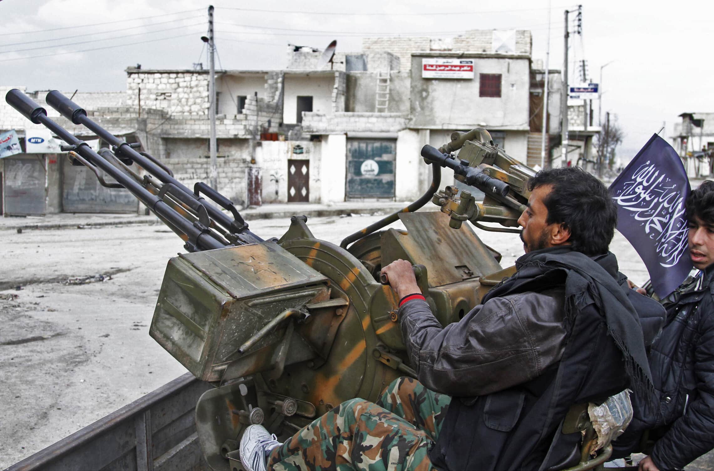 בצבא לשחרור סוריה בחאלב, פברואר 2013 (צילום: AP Photo/Abdullah al-Yassin)