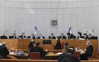 הרכב של 11 שופטי בית המשפט העליון בדיון בעתירות נגד מתן המנדט להרכבת הממשלה לבנימין נתניהו בשל היותו חשוד בפלילים, 4 במאי 2020 (צילום: Abir Sultan/Pool via AP) הרכב של 11 שופטי בית המשפט העליון בדיון בעתירות נגד מתן המנדט להרכבת הממשלה לבנימין נתניהו בשל היותו חשוד בפלילים, 4 במאי 2020 (צילום: Abir Sultan/Pool via AP)