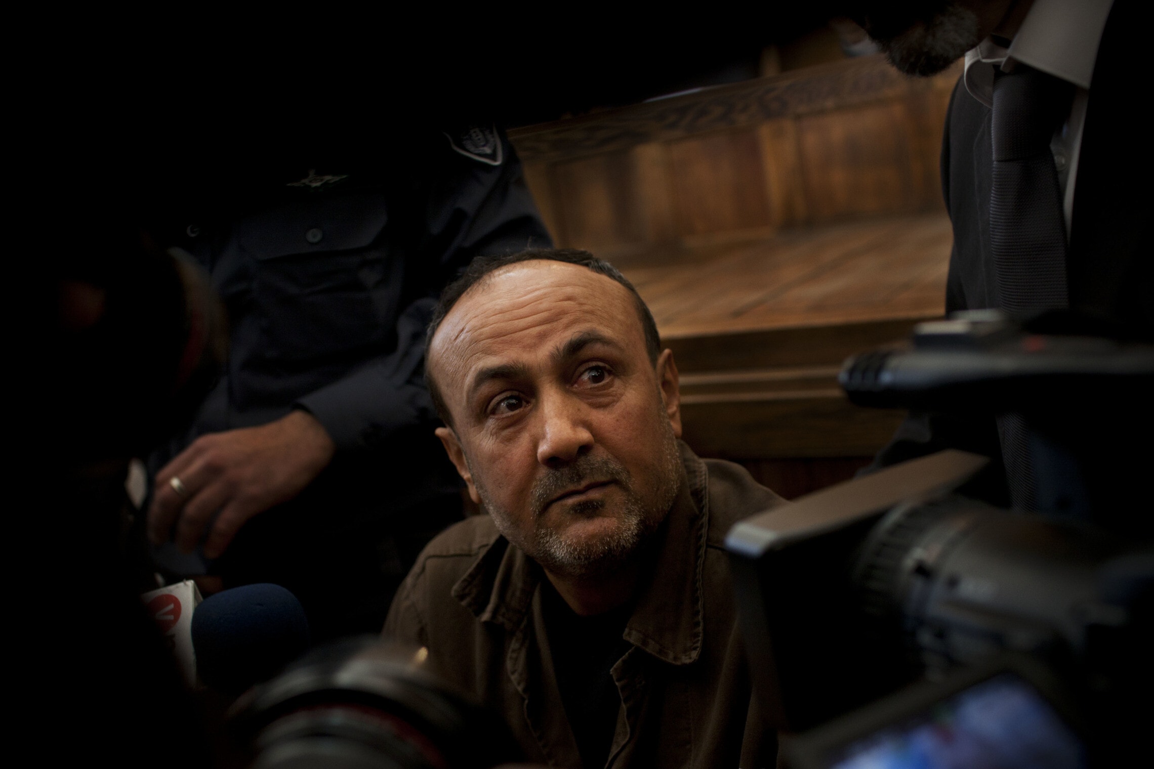 מרואן ברגותי בבית משפט בירושלים, 25 בינואר 2012 (צילום: AP Photo/Bernat Armangue, File)