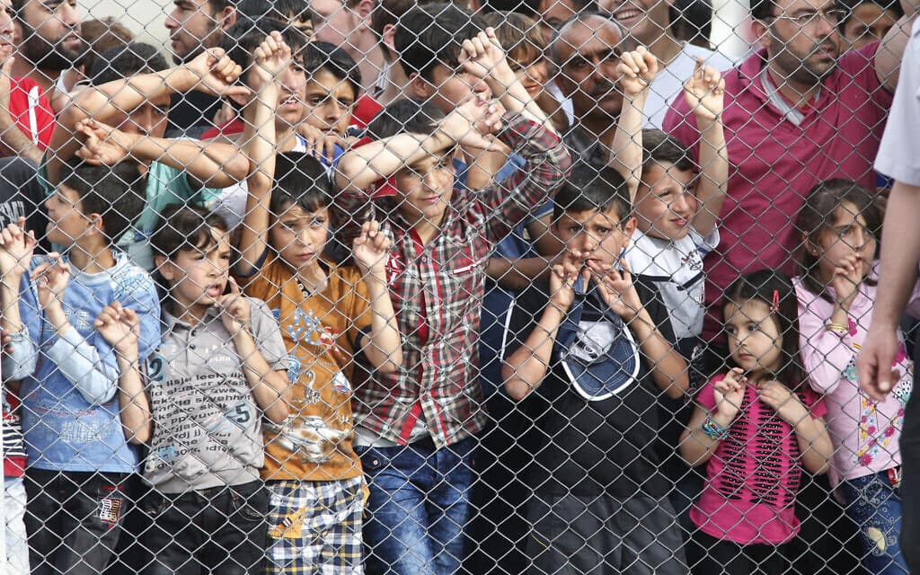 פליטים מסוריה במחנה פליטים בדרום טורקיה, אפריל 2016 (צילום: AP Photo/Lefteris Pitarakis)