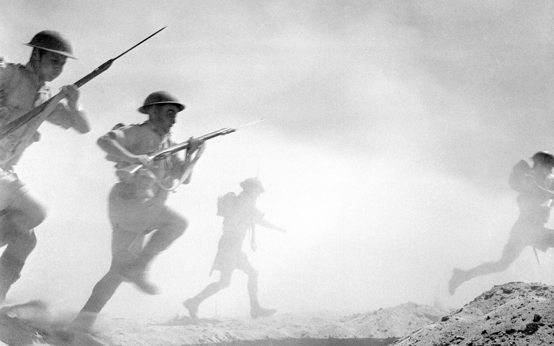 חיילי הצבא הבריטי בקרב באל-עלמיין, 24 באוקטובר 1942 (צילום: Chetwyn (Sgt), No 1 Army Film & Photographic Unit)