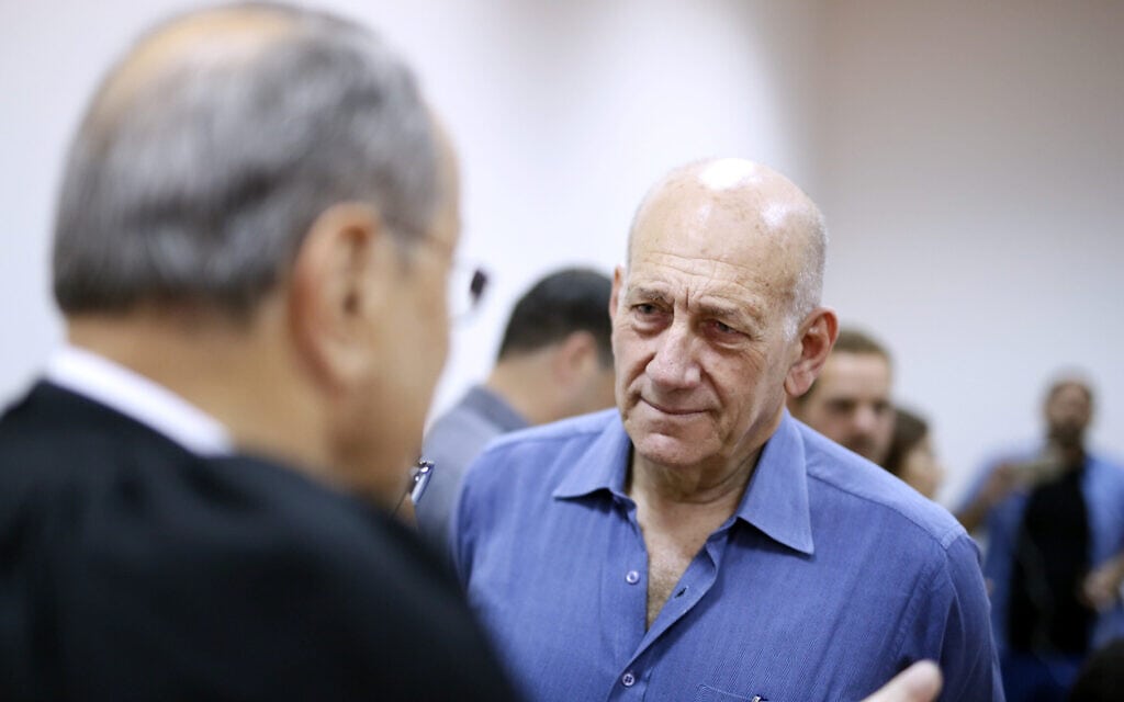אהוד אולמרט בבית המשפט המחוזי בירושלים ב-25 במאי 2015 (צילום: David Vaaknin/POOL) אהוד אולמרט בבית המשפט המחוזי בירושלים ב-25 במאי 2015 (צילום: David Vaaknin/POOL)