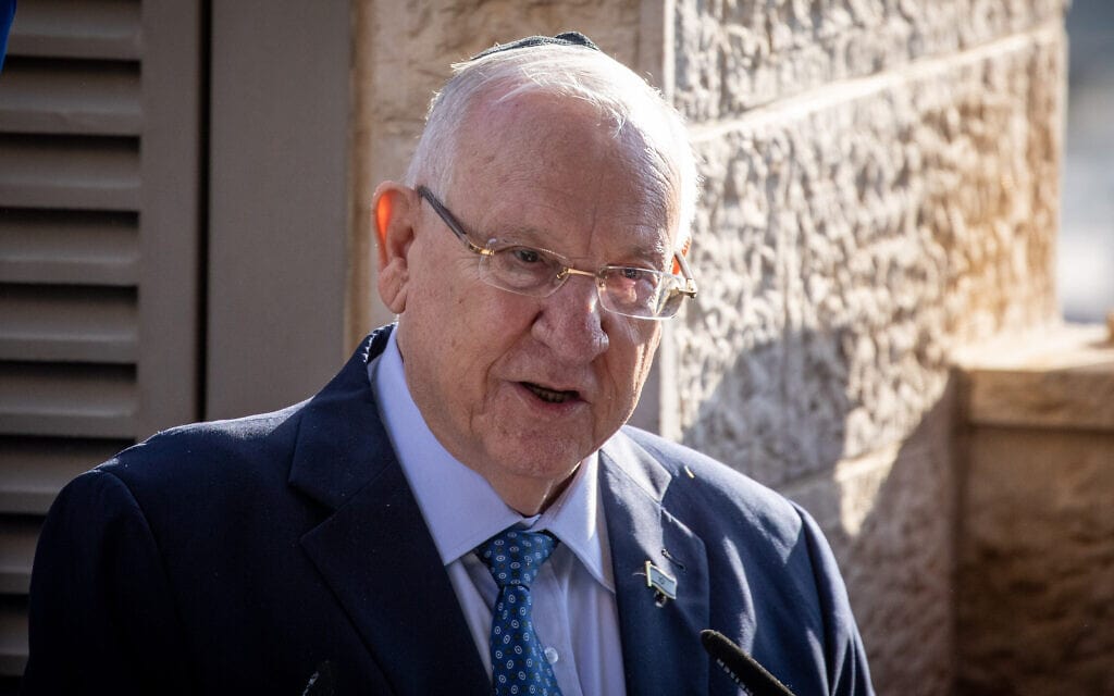 נשיא המדינה ראובן (רובי) ריבלין בהלווייתו של יהושע מצא בגבעת שאול בירושלים, 31 בדצמבר 2020 (צילום: יונתן זינדל, פלאש 90) נשיא המדינה ראובן (רובי) ריבלין בהלווייתו של יהושע מצא בגבעת שאול בירושלים, 31 בדצמבר 2020 (צילום: יונתן זינדל, פלאש 90)
