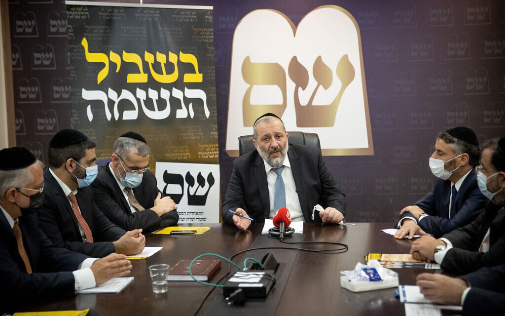 יושב ראש ש"ס, אריה דרעי, במטה המפלגה בירושלים, 22 במרץ 2021 (צילום: יונתן זינדל, פלאש 90)