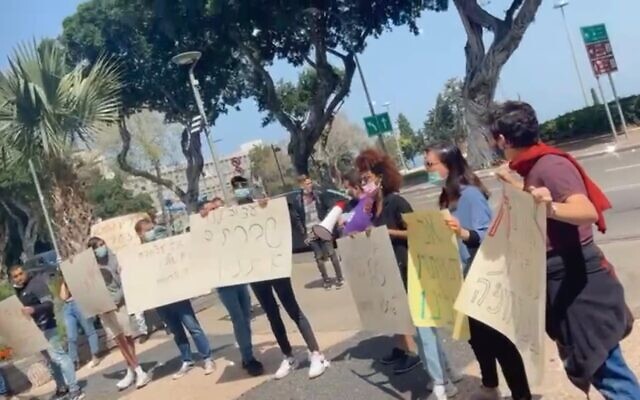 הפגנה נגד סגירת השלטר בחיפה (צילום: יעקב סבן)