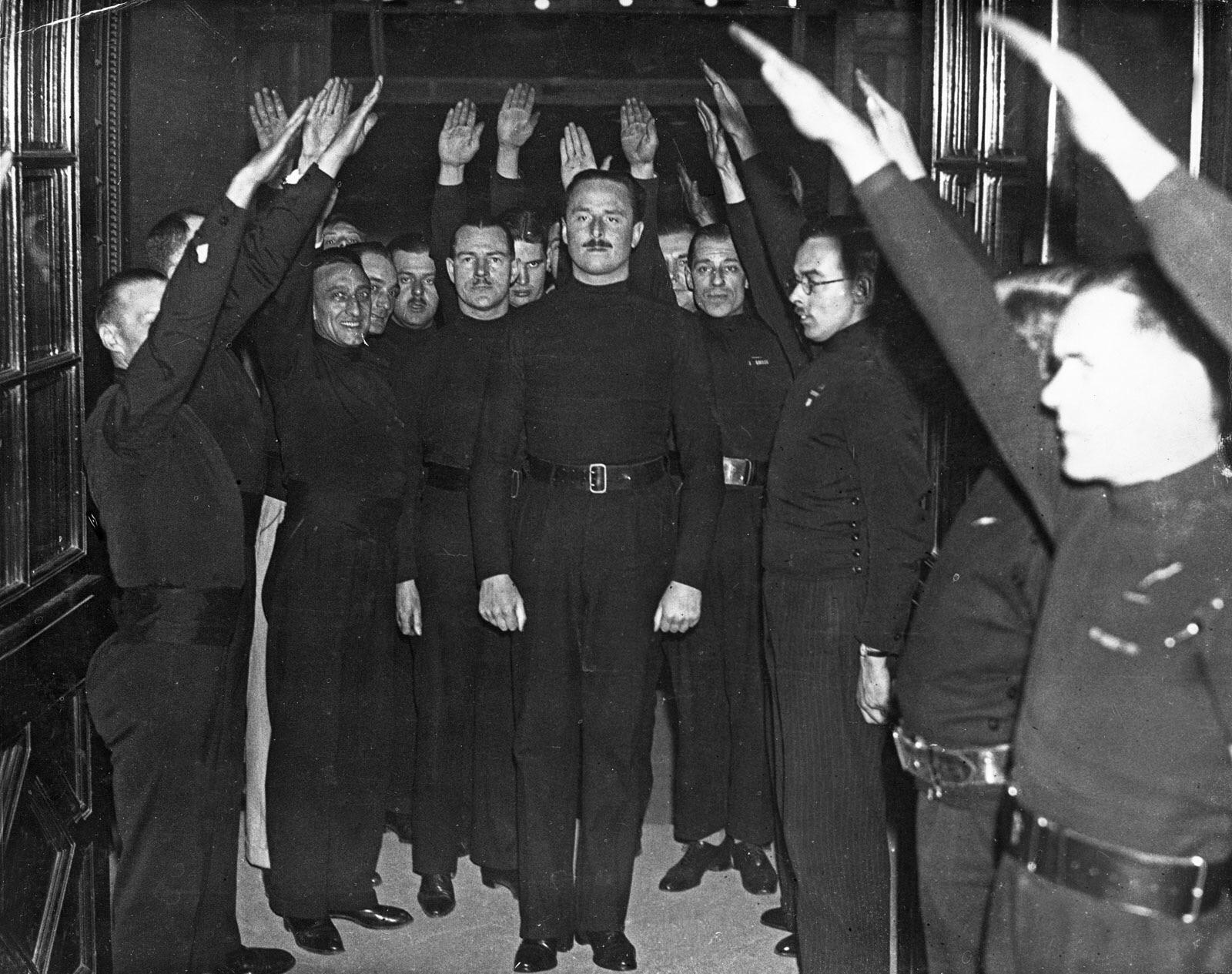 פשיסטים מצדיעים לאוסוולד מוסלי בבריסטול ב-1934