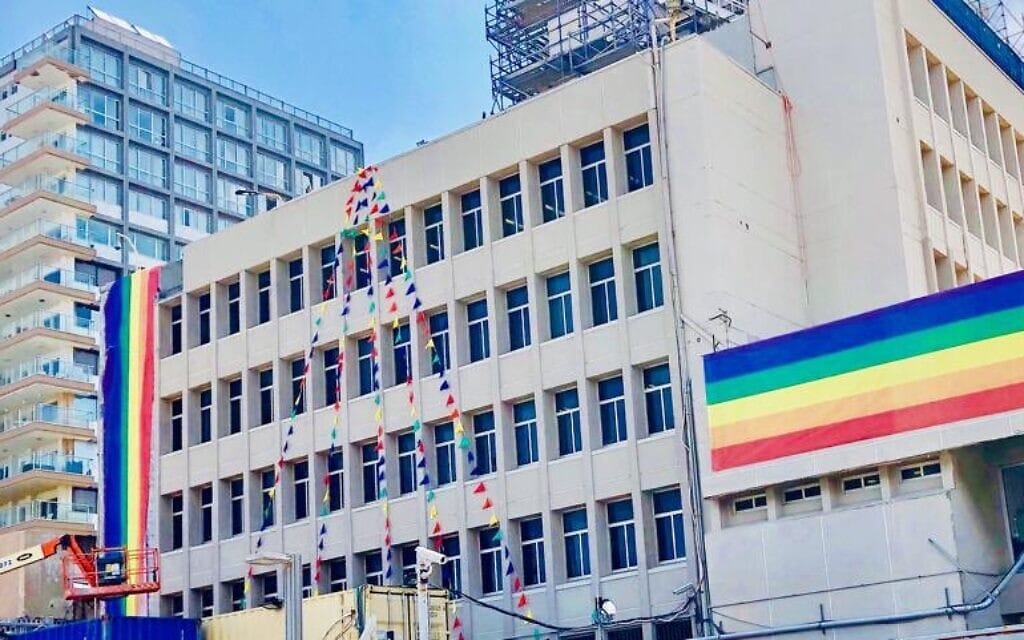 תמונה מעמוד הטוויטר של שגרירות ארצות הברית בירושלים מ-13 ביוני 2019, שלוותה בציוץ: &quot;סניף שגרירות ארצות הברית בתל אביב מוכן למצעד הגאווה מחר!&quot;