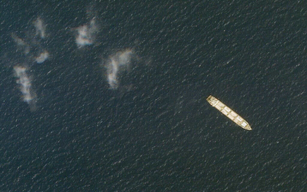 האונייה האיראנית אשר לפי דיווחים הותקפה על ידי ישראל ב-7 אפריל 2021 (צילום: Planet Labs Inc. via AP)