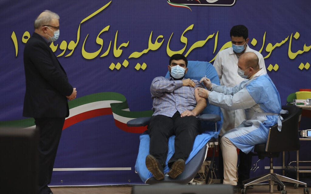 מבצע החיסונים באיראן, 15 באפריל 2021 (צילום: AP Photo/Vahid Salemi)
