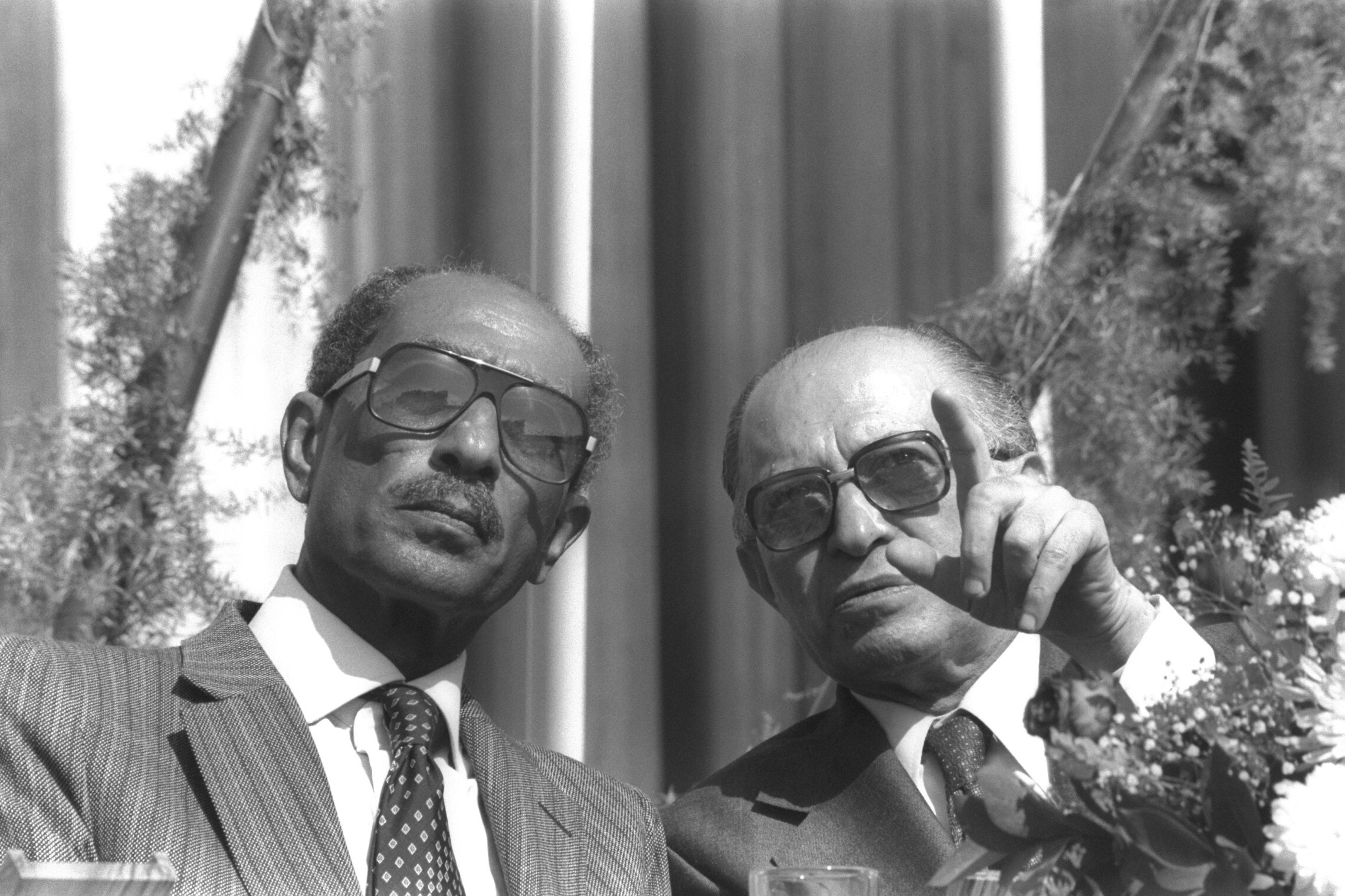 מנחם בגין ואנואר סאדאת בעת ביקור נשיא מצרים בישראל, 1979 (צילום: יעקב סער/לע&quot;מ)