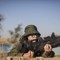 חיילת בגדוד ברדלס בעת אימון (צילום: הדס פרוש/פלאש90) חיילת בגדוד ברדלס בעת אימון (צילום: הדס פרוש/פלאש90)