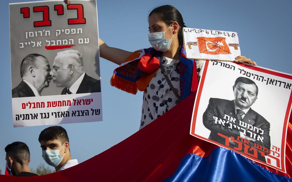 ארמנים מפגינים בירושלים נגד מכירת נשק מישראל לאזרבייג'ן והמעורבות הישראלית בעימות האלים בנגורנו-קרבאך, 22 באוקטובר 2020 (צילום: אוליבייה פיטוסי/פלאש90)