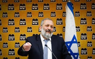 אריה דרעי נושא דברים בישיבת הסיעה של ש"ס בכנסת, 19 באפריל 2021 (צילום: אוליבייה פיטוסי, פלאש 90) אריה דרעי נושא דברים בישיבת הסיעה של ש"ס בכנסת, 19 באפריל 2021 (צילום: אוליבייה פיטוסי, פלאש 90)