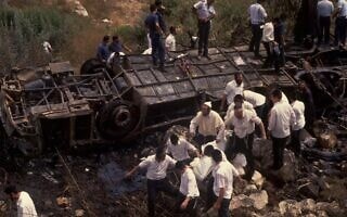 הפיגוע בקו 405, 6 ביולי 1989 (צילום: זק"א) הפיגוע בקו 405, 6 ביולי 1989 (צילום: זק"א)
