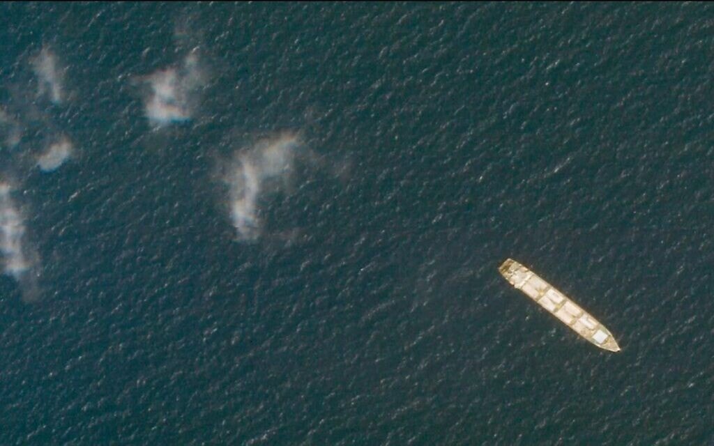 ספינת משא איראנית מותקפת בים האדום, 7 באפריל 2021, צילום מסך מכתבה של FRANCE 24 Englis