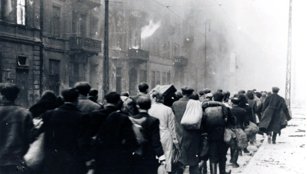 צעדת התושבים היהודים אל מחוץ לגטו ורשה במהלך המרד, אפריל-מאי 1943