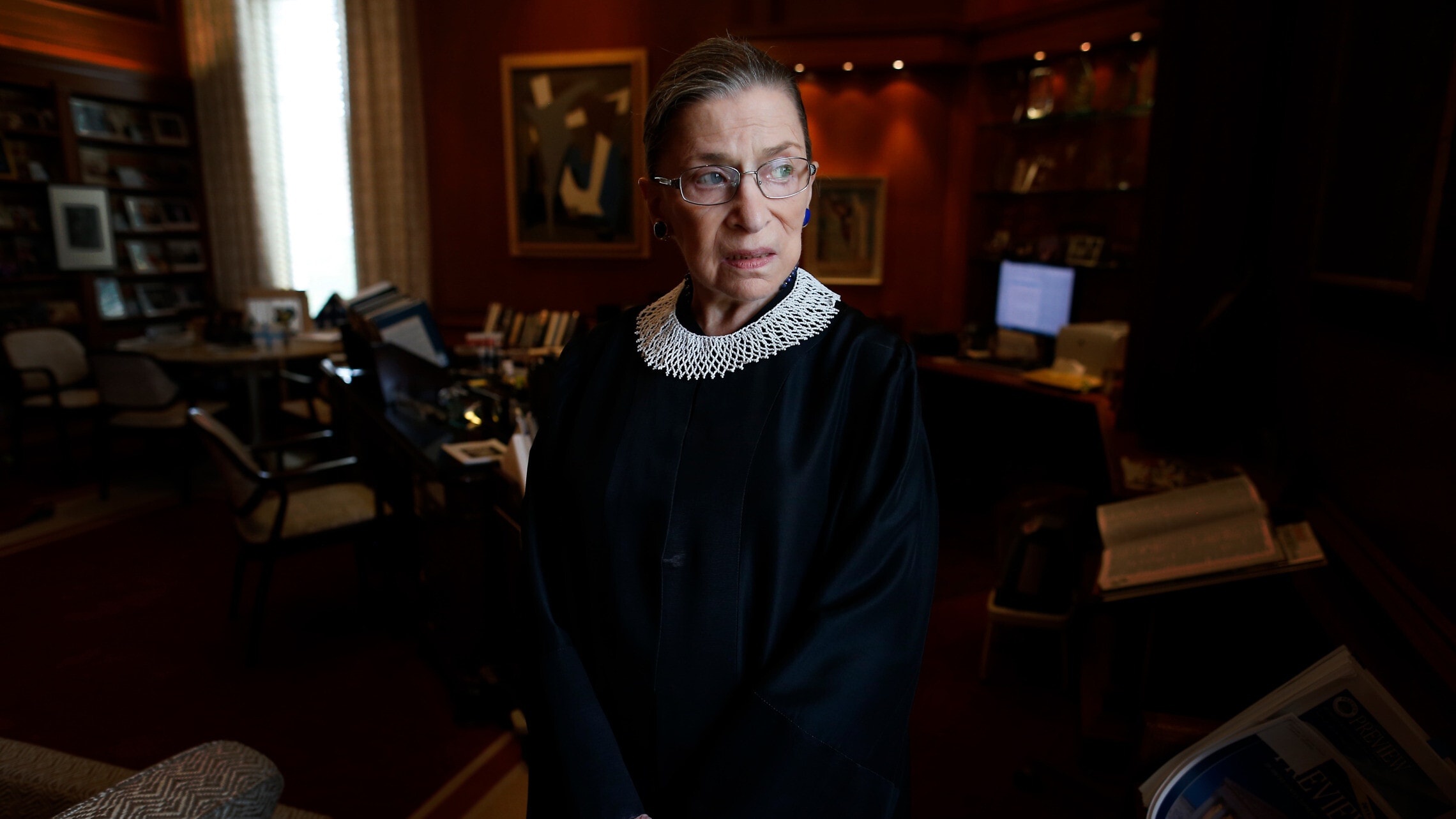 רות ביידר גינזבורג בלשכתה בבית המשפט העליון בארצות הברית, יולי 2013 (צילום: AP Photo/Charles Dharapak)